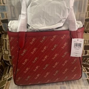 TOTE 27 WITH HORSE AND CARRIAGE DOT PRINT! NWT